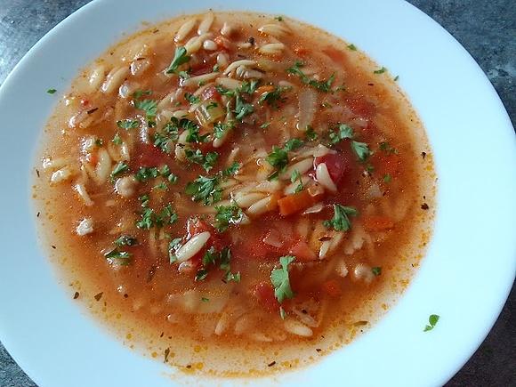 Minestrone - tradycyjna włoska zupa warzywna bez laktozy