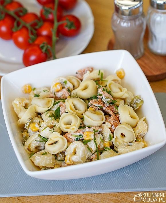Sałatka z tortellini i warzywami