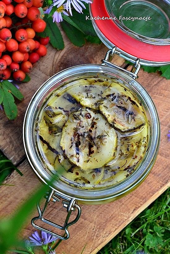 Grillowana cukinia marynowana w oliwie