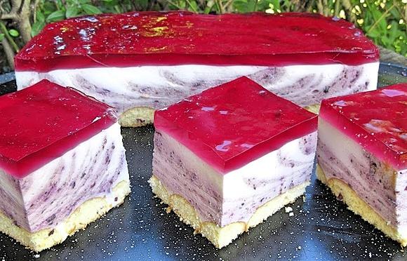 Jogurtowa zebra z jagodami i galaretką bez pieczenia