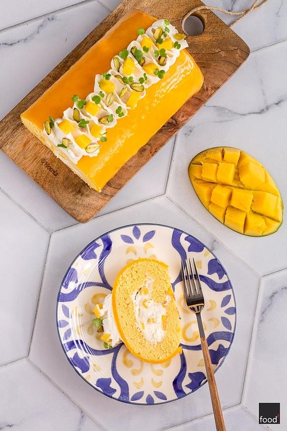 Rolada biszkoptowa z mango
