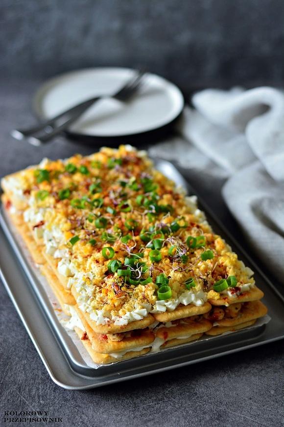 Sałatka na krakersach z kurczakiem i mozzarellą
