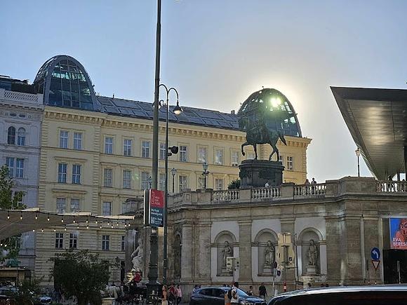 Blunznradln z ziemniakami i vogerlsalat - wiedeńska specjalność