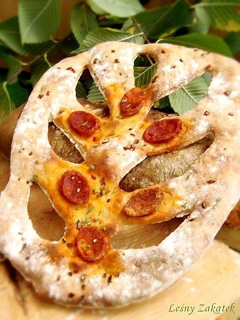 Fougasse na zakwasie z chorizo i pszenno-żytni z kefirem