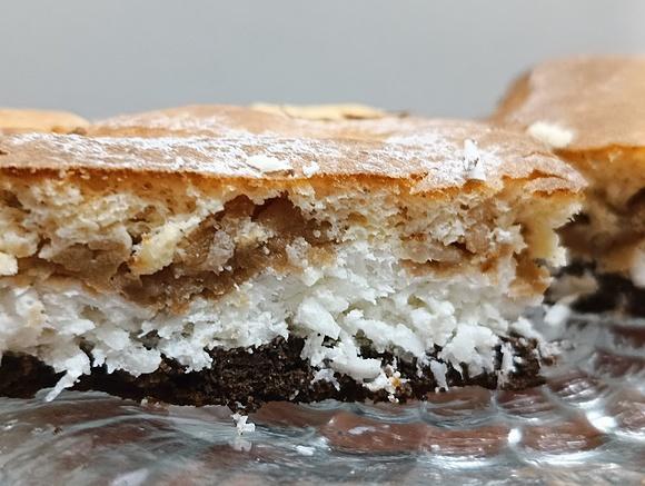 Keto jabłecznik z kokosową pianką