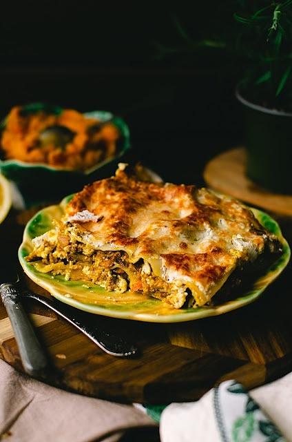 Lasagne dyniowa z jagnięciną i grzybami leśnymi