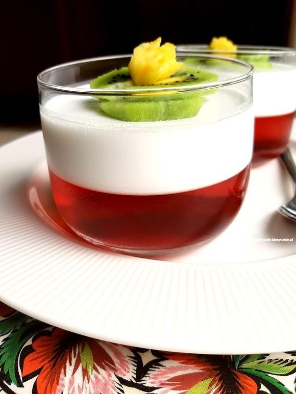 Biało-czerwony deser z galaretką i panna cottą na Święto Niepodległości