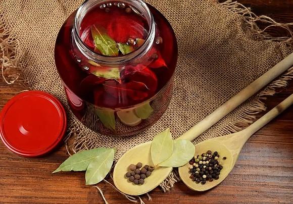 Tradycyjny barszcz wigilijny z zakwasu - prosty i aromatyczny przepis
