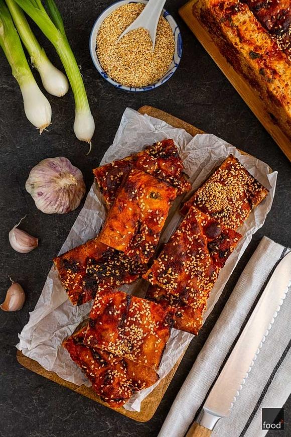 Focaccia z gochujang — włoskie pieczywo z koreańskim sosem tygrysim