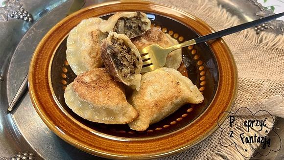 Pierogi z kapustą i pieczarkami