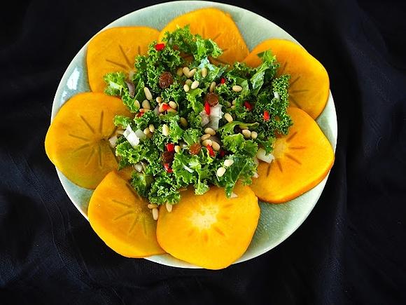 Carpaccio z owoców kaki i jarmużu na przystawkę