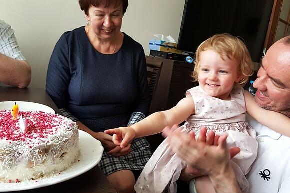 Tort na 2. urodziny Alicji.