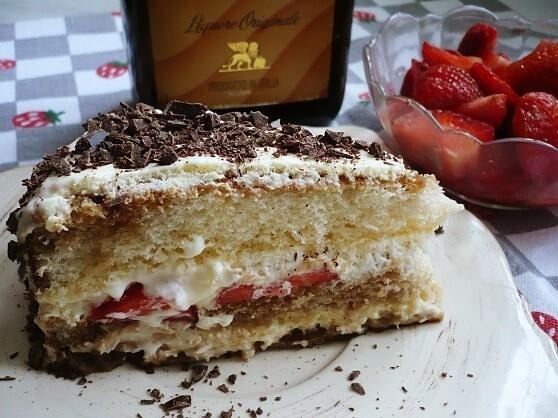 Tiramisu z truskawkami i biszkoptem