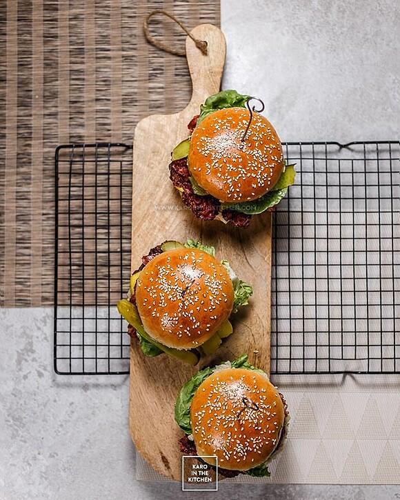 Domowe cheeseburgery z wołowiną i jalapeño