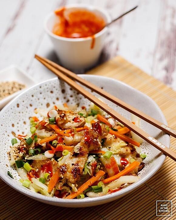 Kurczak z kapustą pekińską w sosie chińskim stir fry