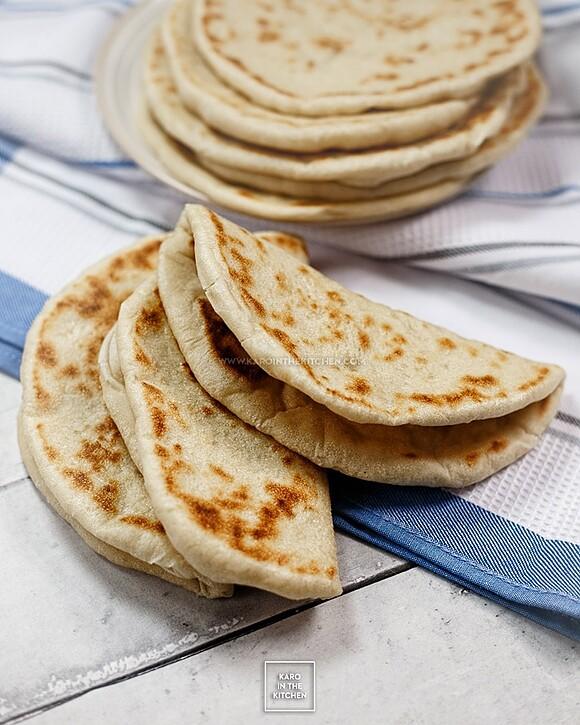 Greckie chlebki pita – miękkie i elastyczne