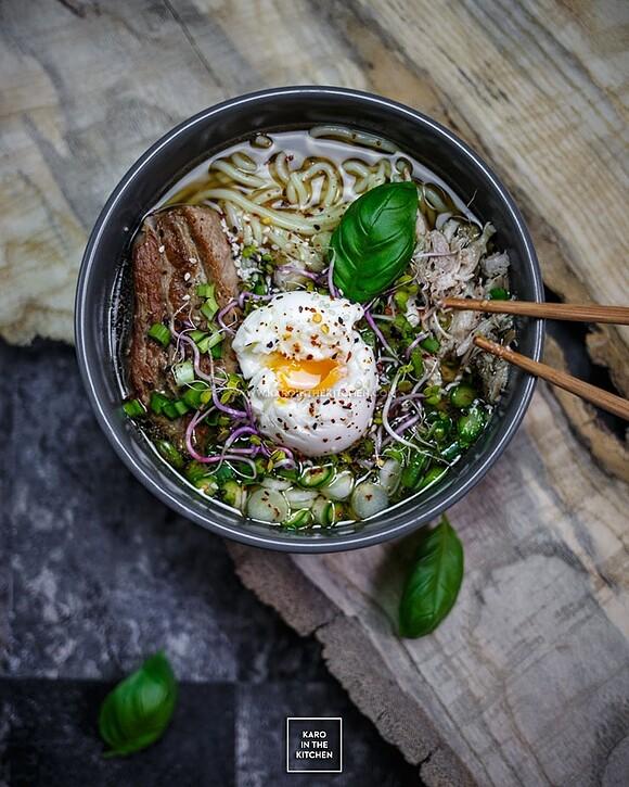 Shoyu ramen z kurczaka i żeberek