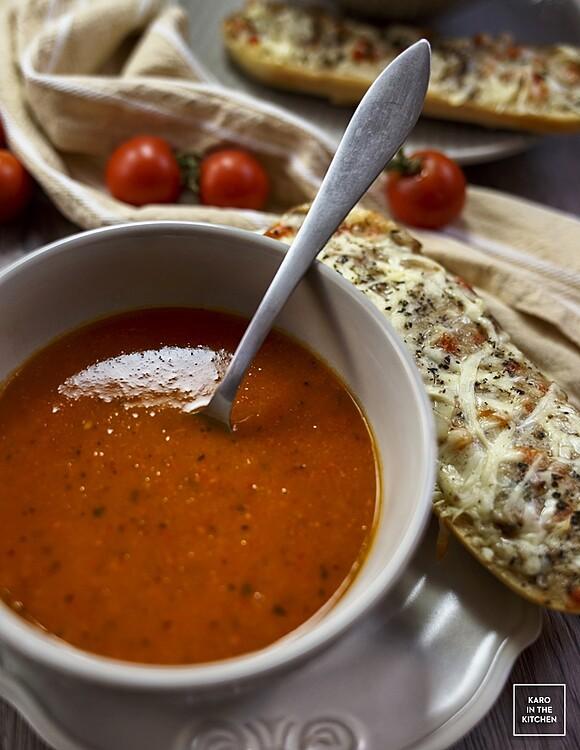 Zupa z pieczonej dyni, papryki i pomidorów