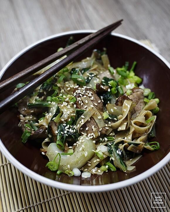 Kaczka stir fry z kapustą pak choi