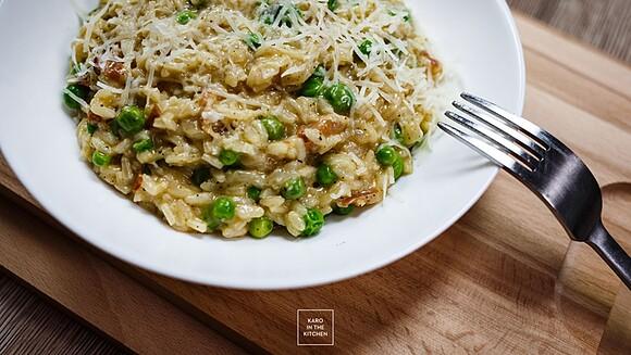 Risotto z boczkiem i zielonym groszkiem