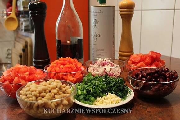 Sałatka fasolowa z białą i czerwoną fasolą