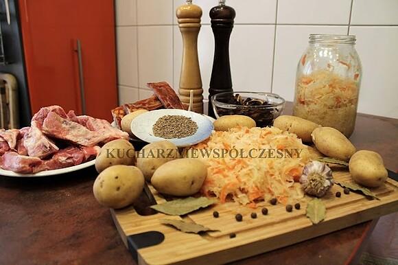 Kwaśnica - Zupa z kiszonej kapusty z mięsem i wędzonym boczkiem