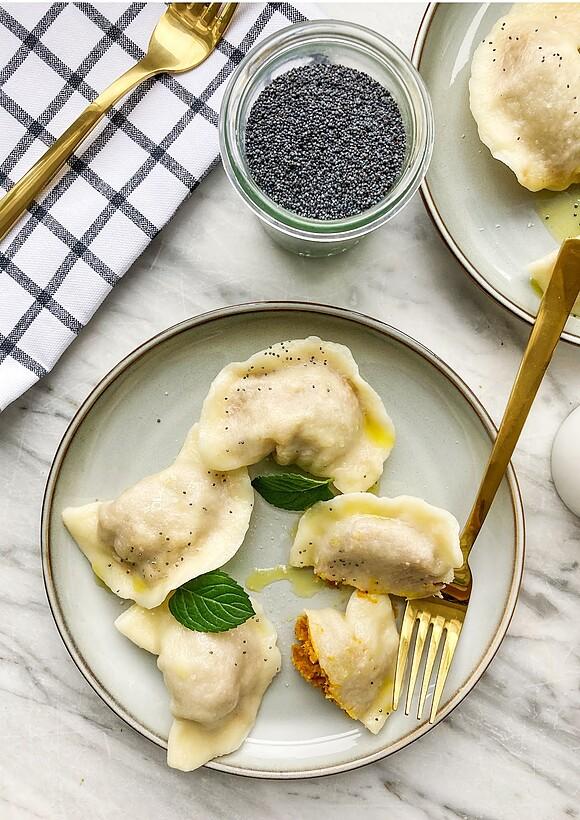 Pierogi z ciecierzycą dynią i suszonymi pomidorami