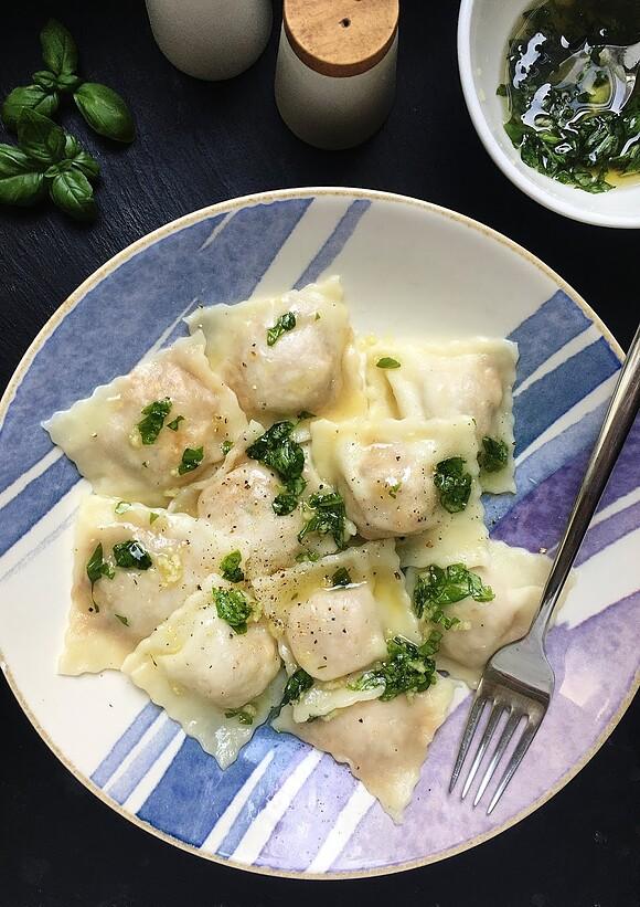 Ravioli z tofu i suszonymi pomidorami