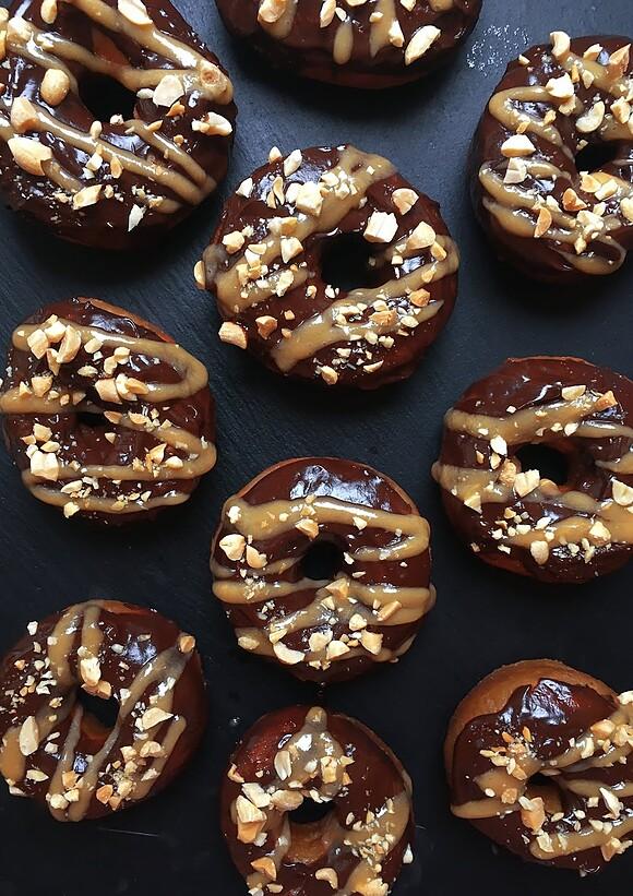 Wegańskie donuty snickers