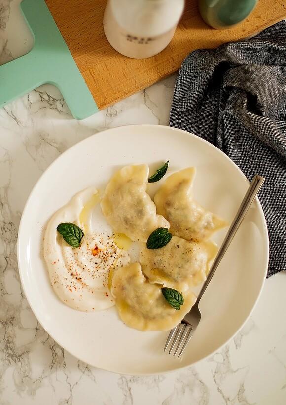 Pierogi z tofu, kaszą gryczaną i miętą
