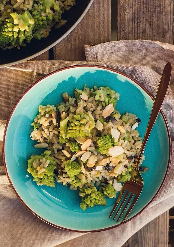 Risotto z kalafiorem romanesco, porem i pieczarkami portobello