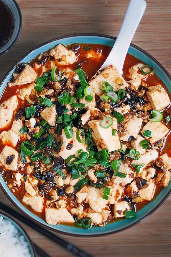 Wegetariańskie mapo tofu – chińskie danie główne