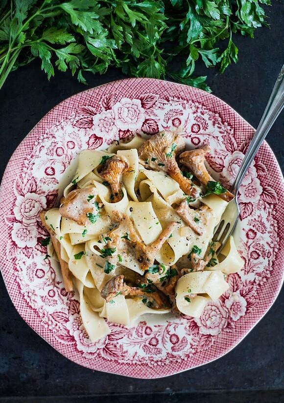 Makaron z kurkami w wegańskim sosie śmietanowym