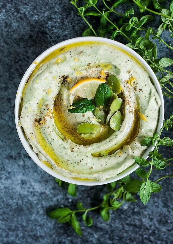 Miętowy hummus z bobu