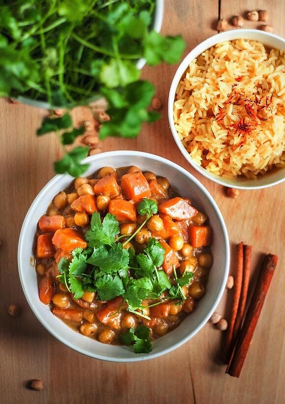 Ciecierzyca z marchewką i cynamonem w kokosowym curry