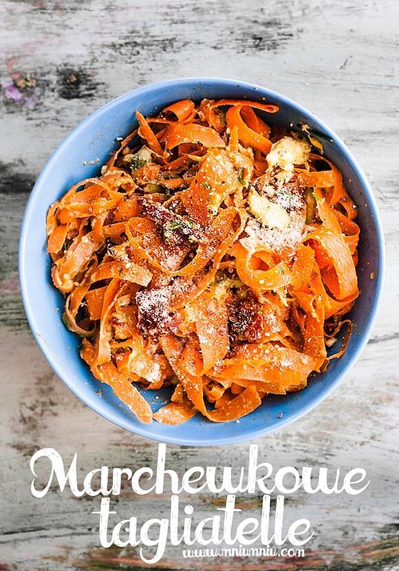 Marchewkowe tagliatelle z suszonymi pomidorami i awokado