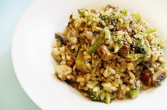 Risotto z mlekiem sojowym, tempehem i brokułami
