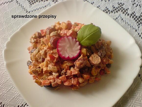 Sałatka z kabanosami
