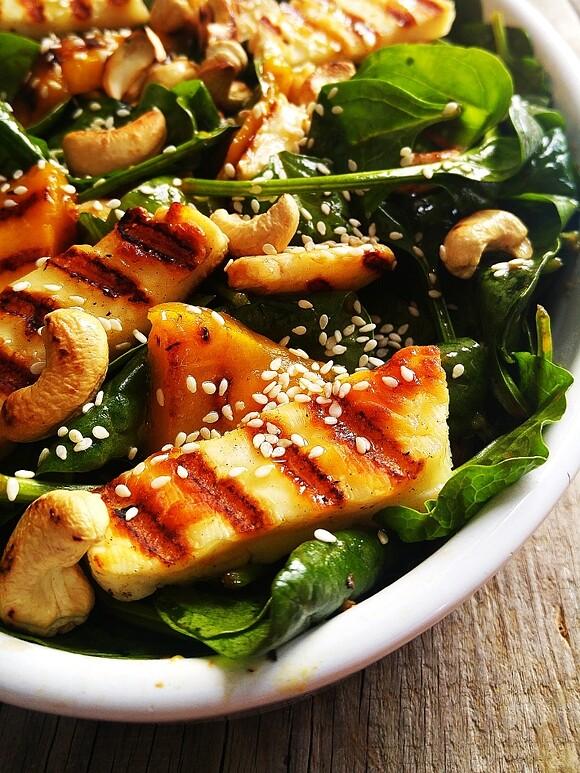Sałatka z halloumi i mango