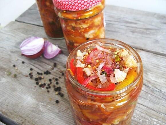Piklowane warzywa Piccalilli