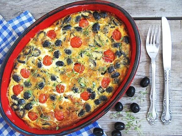 Clafoutis z pomidorkami i oliwkami