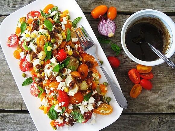 Balsamiczna wiosenna sałatka