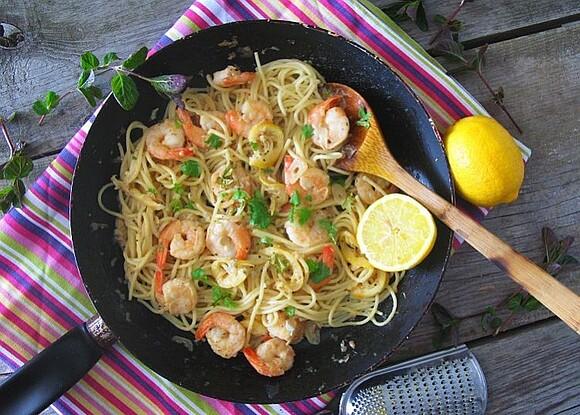 Spaghetti z krewetkami i cytrynowo-czosnkowym sosem