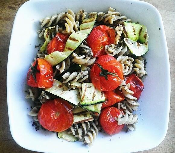 Fusilli z tapenadą i grillowanymi warzywami
