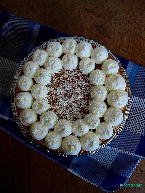 Rabarbarowy naked cake z białą czekoladą