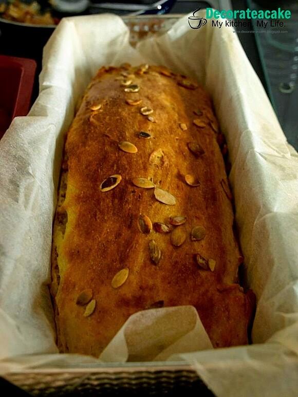 Chleb dyniowy na śniadanie - przepis na pieczywo z dynią
