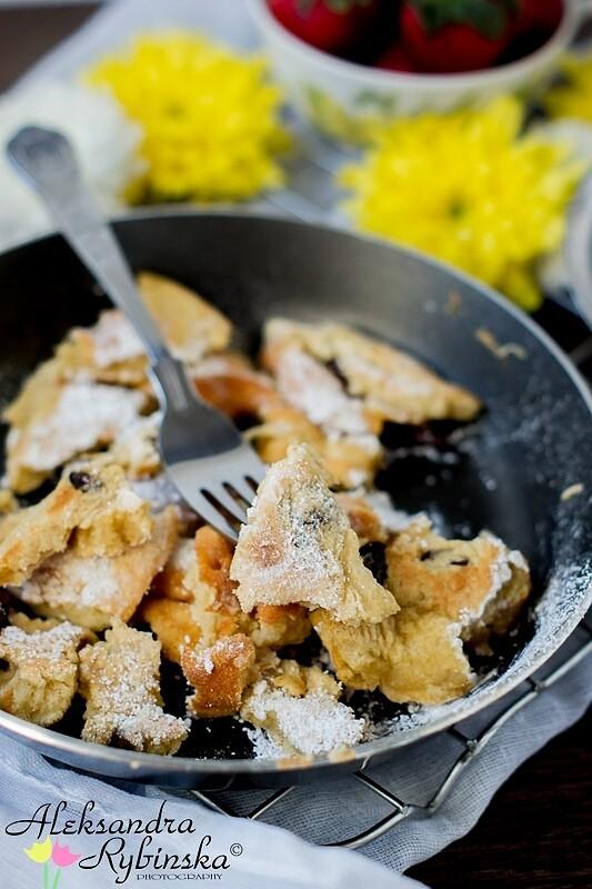 Kaiserschmarrn pieczony austriacki omlet naleśnik