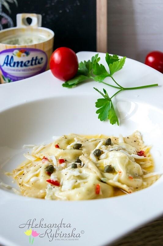 Aromatyczne ravioli z serowym farszem