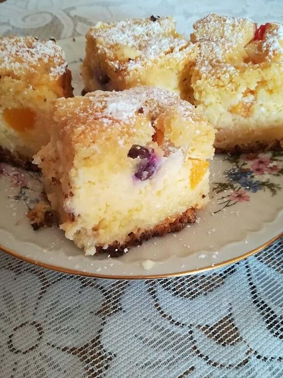 Ciasto jogurtowe z owocami