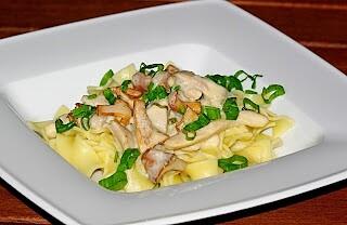 Tagliatelle z sosem kurkowo-mięsnym